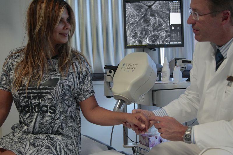 Indira Weis beim Hautscreening Indira Weis beim Hautscreening